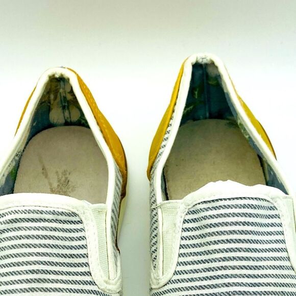 Tommy Bahama Women’s Striped Slip-On Shoes 8 - Picture 7 of 9